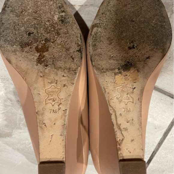 Pre loved Tory Burch Wedges size 7. - Picture 4 of 4